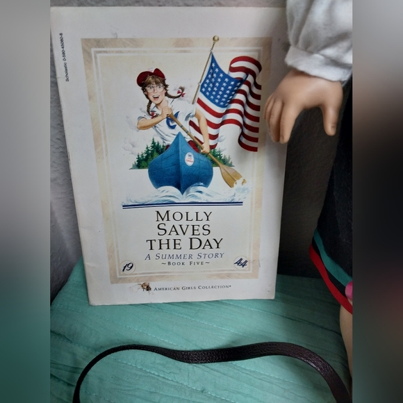 American Girls RARE Molly McIntyre retired doll - Picture 2 of 5
